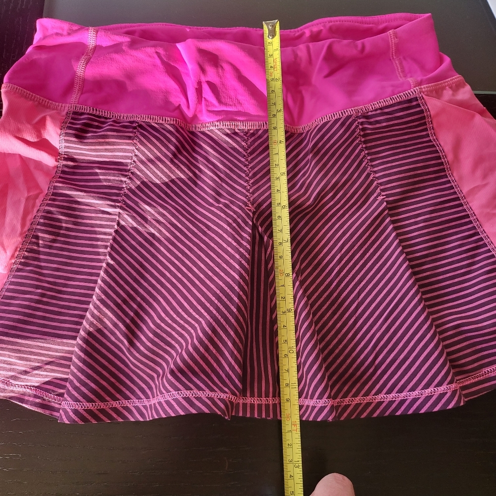 lululemon skirt size 4.   9/10  condition